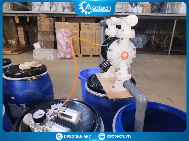 Bơm màng thuốc bảo vệ thực vật - Bơm màng GODO hoạt động trong dây chuyền chiết rót Bơm màng thuốc bảo vệ thực vật